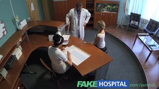 Szőke beteg szopással menti meg a számlát dokinál