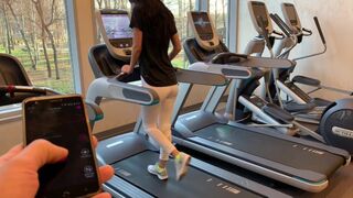 Nyilvános önélvezet a teremben műfasszal a fitneszedzés alatt 3. rész