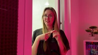 A szerencsejátékos léptegyes megdugja a mostohaanyja forró puncsiját