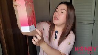 Andrea kipróbálja a Honey Playbox csábító új szexjátékait, ez garantáltan felizgat!