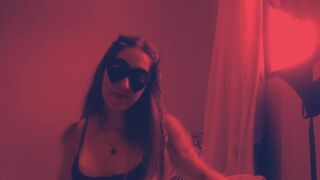 Tini cosplay lány izgatja magát a tanár segédletével 2. rész