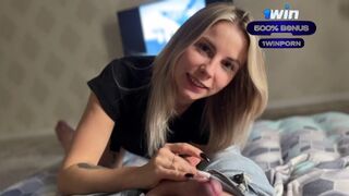 Vad amatőr szőke szopja a hatalmas faszt