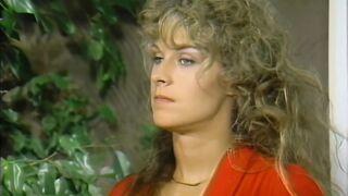 Sheri St. Clair és Kimberly Carson perverz MILF modellek orgazmusra éhező retro szopás jelenete szőke és fekete tincsekkel